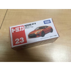 Tomica no 23 Nissan GTR (Made in Vietnam)